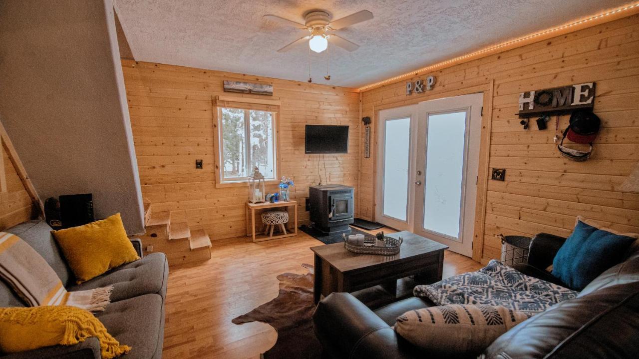 Charming Blue Farmhouse Cabin Duck Creek Village Luaran gambar
