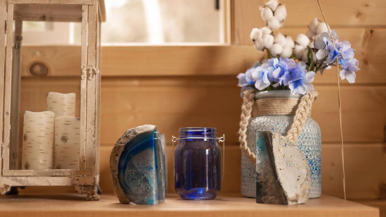 Charming Blue Farmhouse Cabin Duck Creek Village Luaran gambar