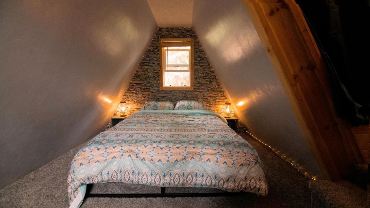Charming Blue Farmhouse Cabin Duck Creek Village Luaran gambar