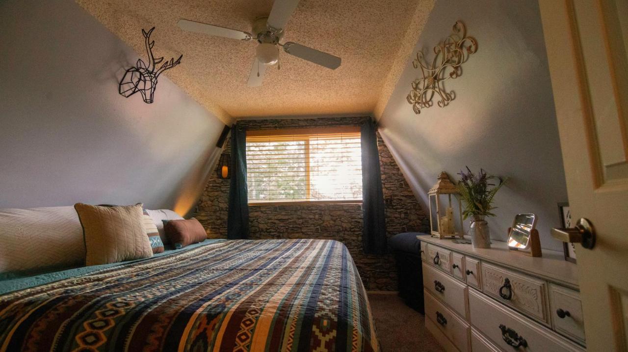 Charming Blue Farmhouse Cabin Duck Creek Village Luaran gambar