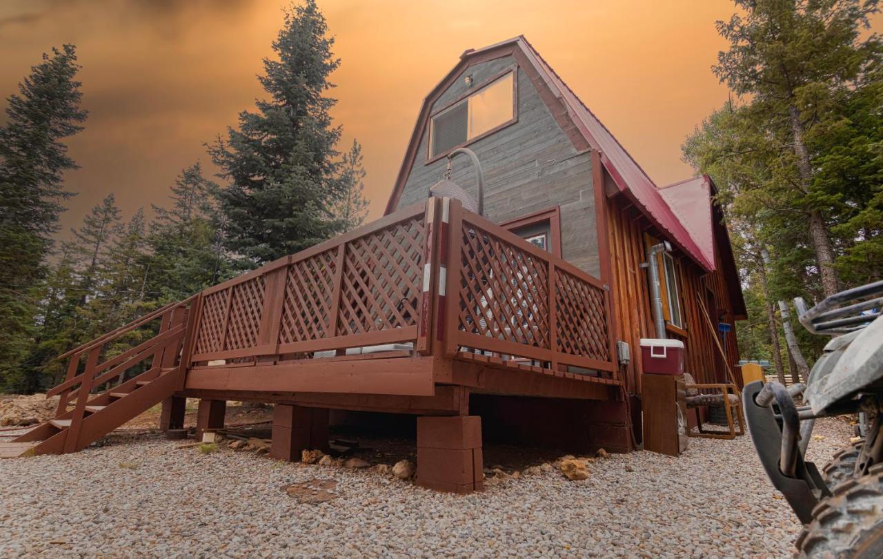 Charming Blue Farmhouse Cabin Duck Creek Village Luaran gambar