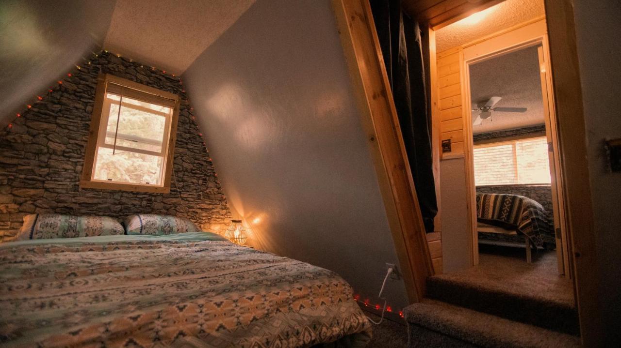 Charming Blue Farmhouse Cabin Duck Creek Village Luaran gambar